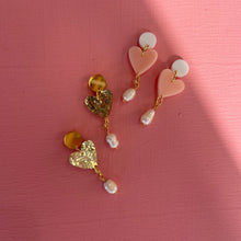 Load image into Gallery viewer, Emeldo Lover Pearl Drops//Gold Glitter with Pearl