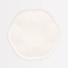 Load image into Gallery viewer, Meri Meri White Dot Edged Flower Compostable Side Plates (Pack of 8)