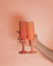 Load image into Gallery viewer, Porter Green Seff Unbreakable Silicone Champagne Flutes Terra + Peach