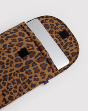 Load image into Gallery viewer, Baggu - Puffy Laptop Sleeve 16" Leopard