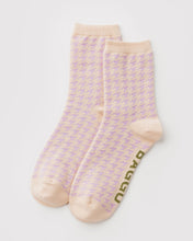 Load image into Gallery viewer, Baggu Crew Sock Pink Houndstooth