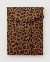 Load image into Gallery viewer, Baggu - Puffy Laptop Sleeve 16" Leopard
