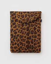 Load image into Gallery viewer, &quot;Baggu - Puffy Laptop Sleeve 16&quot; Leopard
