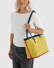 Load image into Gallery viewer, Baggu Medium Nylon Reversible Tote Navy Mix