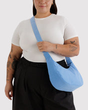 Load image into Gallery viewer, Baggu Medium Nylon Crescent Bag Piscine