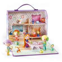 Load image into Gallery viewer, Bluchka &amp; Indie Caravan House with Tinyly Figurine &amp; Pet