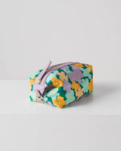 Load image into Gallery viewer, KIP &amp; Co. Bush Daisy Toiletry Bag