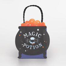 Load image into Gallery viewer, Making Magic Couldron Take Home Party Bags (Pack 8)