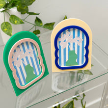 Load image into Gallery viewer, GREEN VERTEX PHOTO FRAME