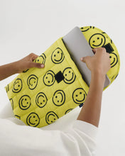 Load image into Gallery viewer, Baggu - Laptop Sleeve 16&quot; Yellow Happy