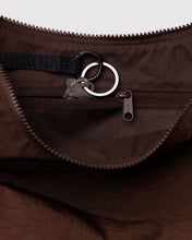 Load image into Gallery viewer, Baggu Medium Nylon Crescent Bag Coffee