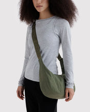 Load image into Gallery viewer, Baggu Medium Nylon Crescent Bag - Caper