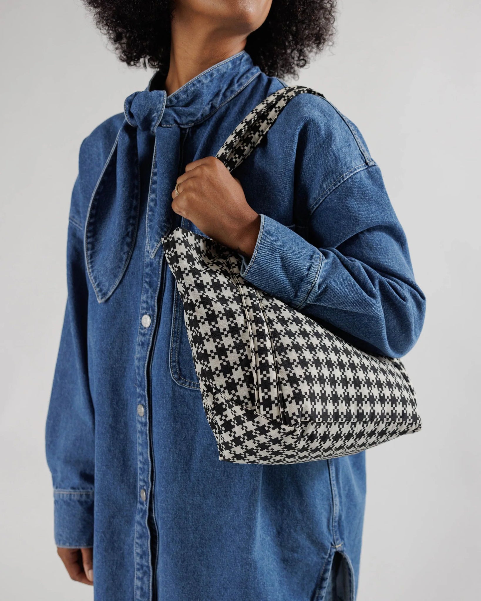 Baggu - Mini Travel Cloud Bag Black + White Pixel Gingham – Invite Me