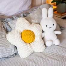 Load image into Gallery viewer, Craft Club Chunky Crochet Kit Daisy