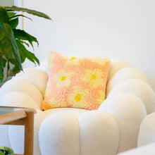 Load image into Gallery viewer, Craft Club DAISY Latch Hook Cushion Kit