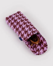 Load image into Gallery viewer, Baggu - Puffy Glasses Sleeve Pink Houndstooth