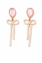Load image into Gallery viewer, Pearl Balloon Bow Earrings