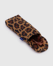 Load image into Gallery viewer, Baggu - Puffy Glasses Sleeve Leopard