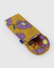 Load image into Gallery viewer, Baggu - Puffy Glasses Sleeve Daisy Chain