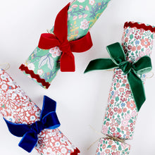 Load image into Gallery viewer, Meri Meri X Liberty Velvet Bow Crackers (Pack 6)
