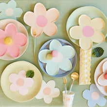 Load image into Gallery viewer, Daisy Shaped Napkins (Pack 16)