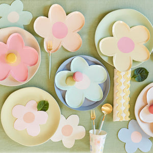 Daisy Shaped Napkins (Pack 16)